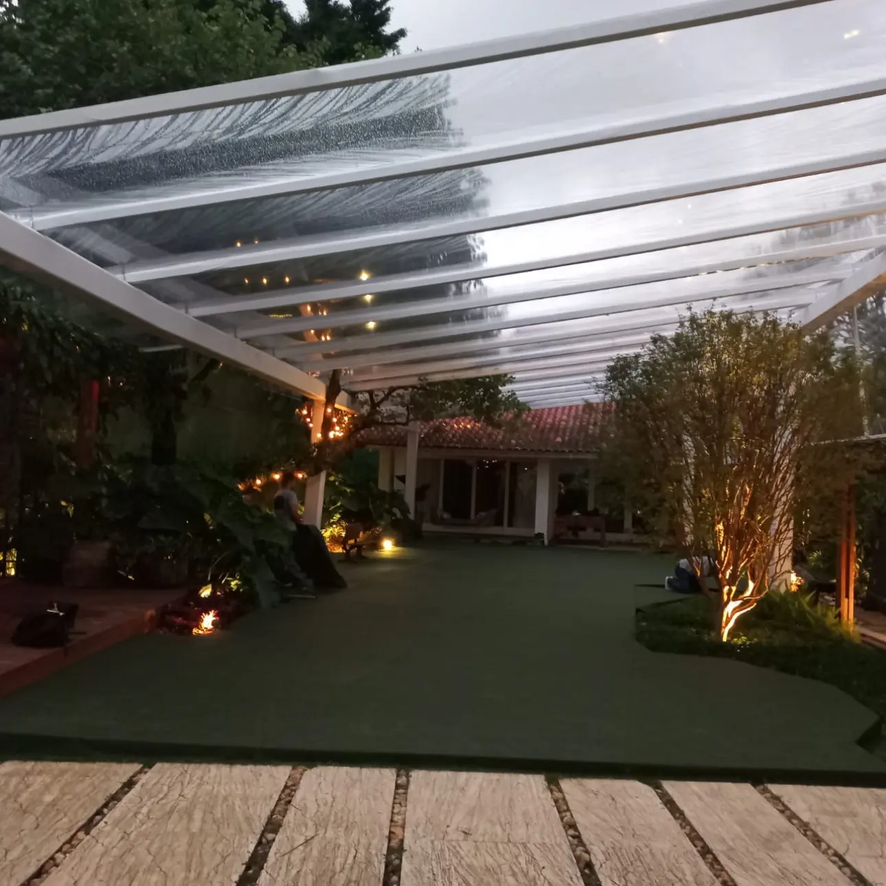 TABLADO GRAMADO E COBERTURA